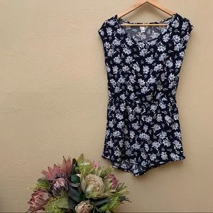 Forever 21: Dark Navy Blue Floral Design Romper
